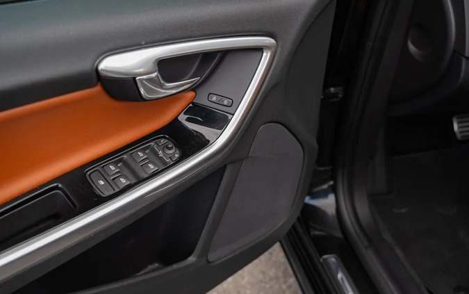 Volvo S60 cena 77800 przebieg: 112000, rok produkcji 2016 z Kutno małe 352